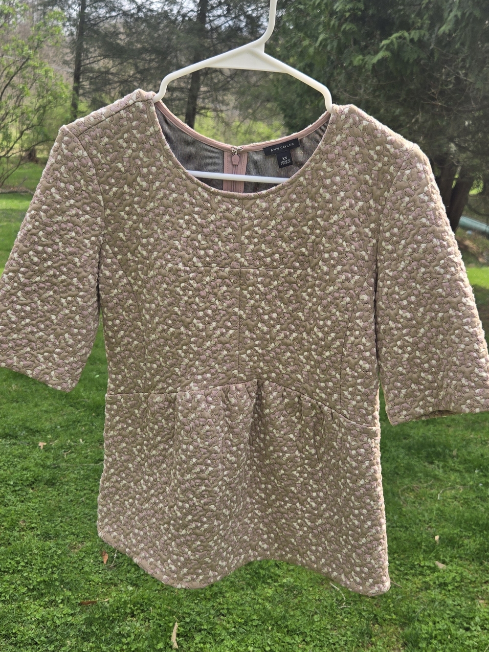 Ann Taylor XS Textured Pink Bouclé Peplum Top